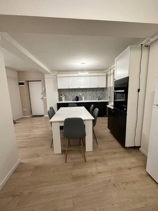 Ultracentral Luxury Apartament Тимишоара Экстерьер фото
